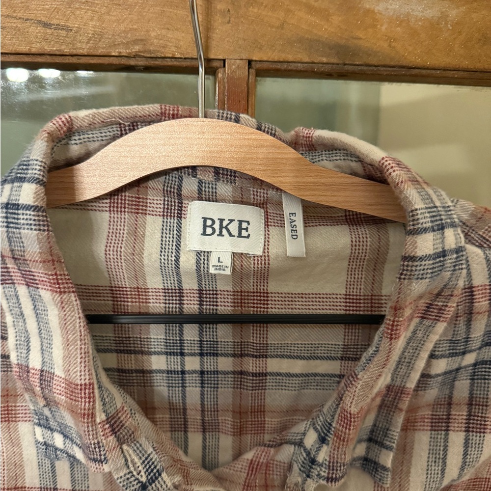 BKE Buckle Men’s Red and Blue Plaid Eased Fit Button-down Collared Shirt - Large - Picture 2 of 3